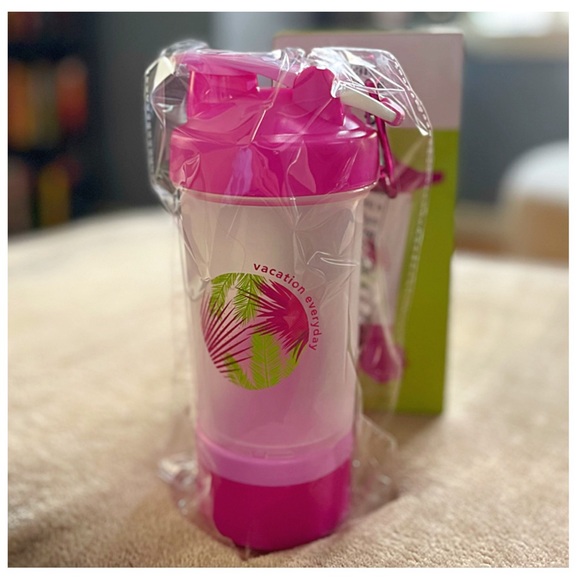 NIB FABFITFUN DRINK SHAKER BOTTLE BPA Free Blender Ball Built-In Storage - Picture 2 of 9